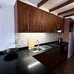 Casa Checa 3 *